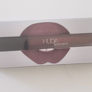 Huda Beauty Liquid Matte Lipstick, in shade Flirt